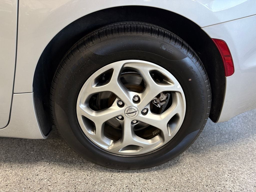 2024 Chrysler Pacifica Limited Power moonroof