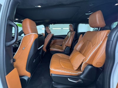 2025 Chrysler Pacifica Pinnacle Power moonroof