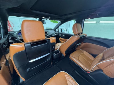 2025 Chrysler Pacifica Pinnacle Power moonroof