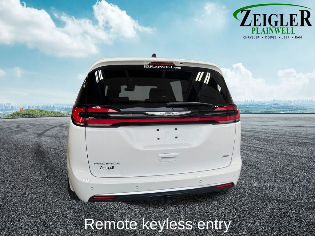 2025 Chrysler Pacifica Pinnacle Power moonroof