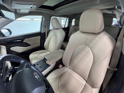 2025 Toyota RAV4 XLE Premium Power moonroof