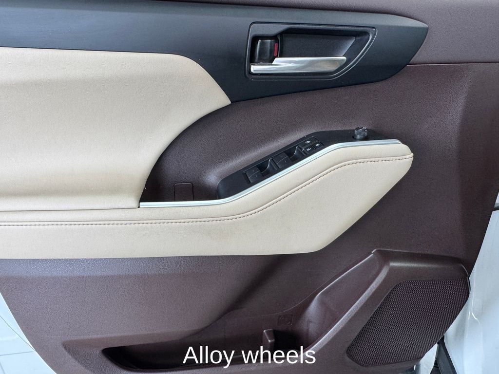 2025 Toyota RAV4 XLE Premium Power moonroof