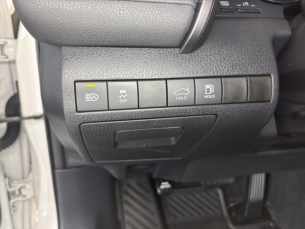 2019 Toyota Camry SE Power Tilt/Slide Moonroof