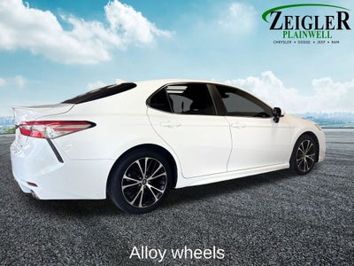 2019 Toyota Camry SE Power Tilt/Slide Moonroof