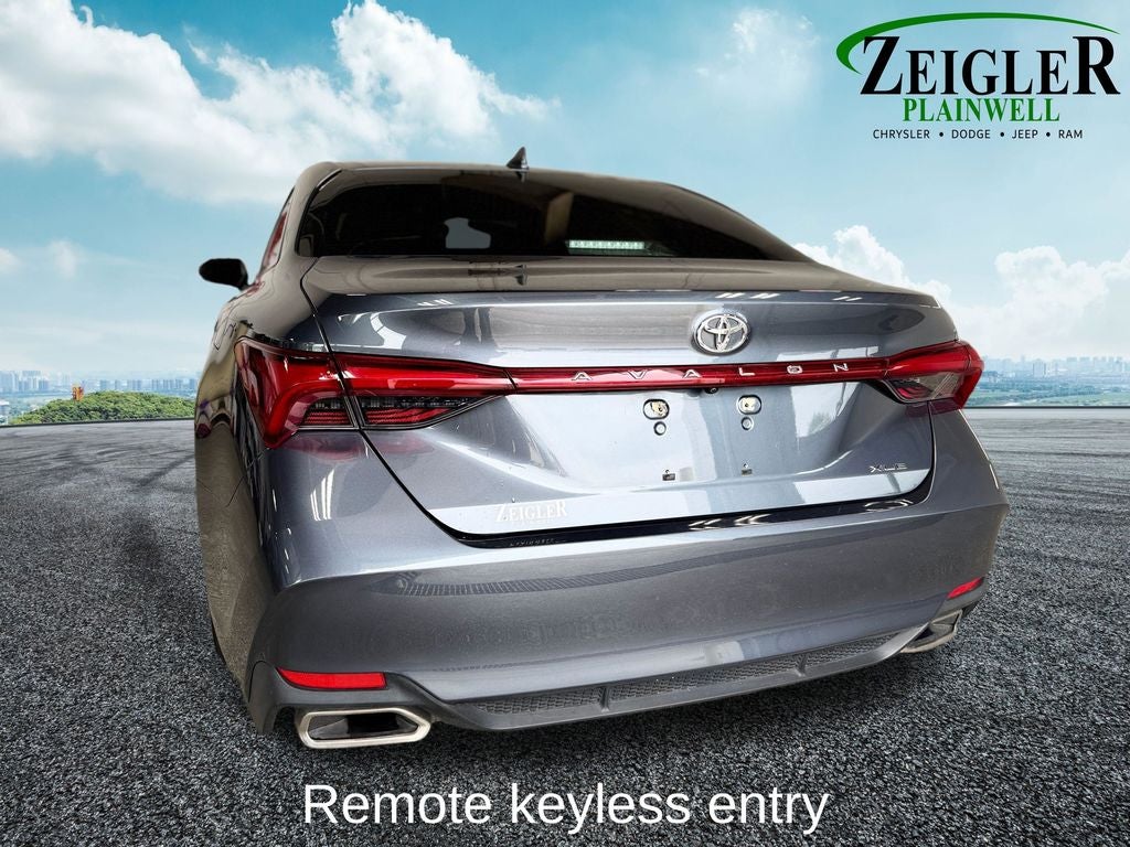 2019 Toyota Avalon XLE Moonroof Package