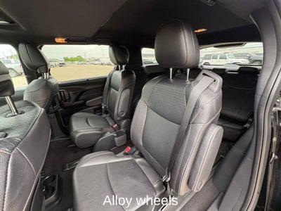 2025 Toyota Sienna Woodland Edition 7 Passenger