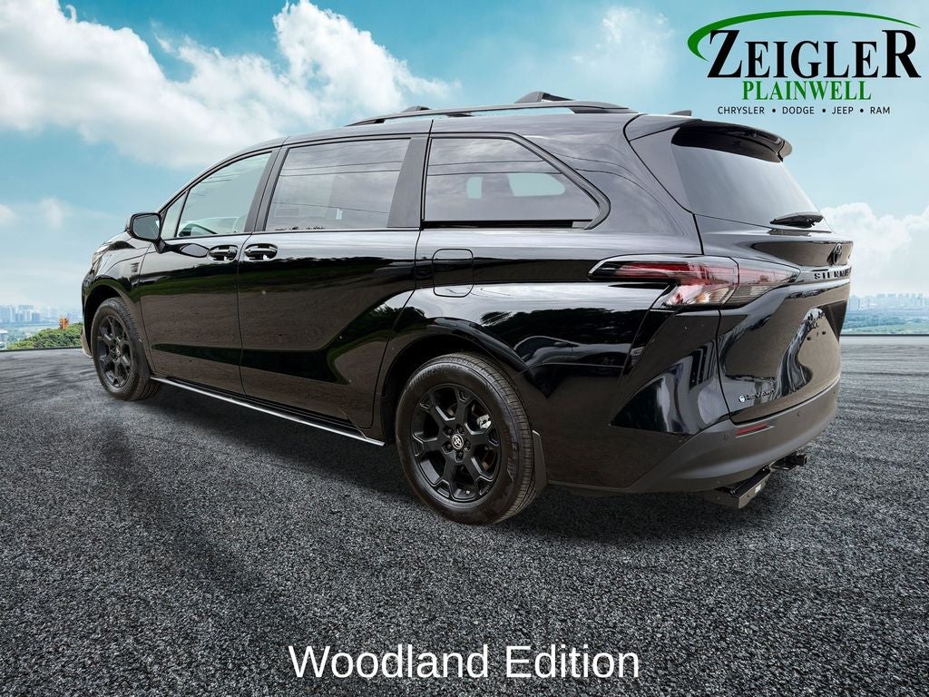 2025 Toyota Sienna Woodland Edition 7 Passenger