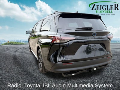 2025 Toyota Sienna Woodland Edition 7 Passenger