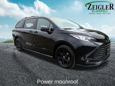 2025 Toyota Sienna Woodland Edition 7 Passenger