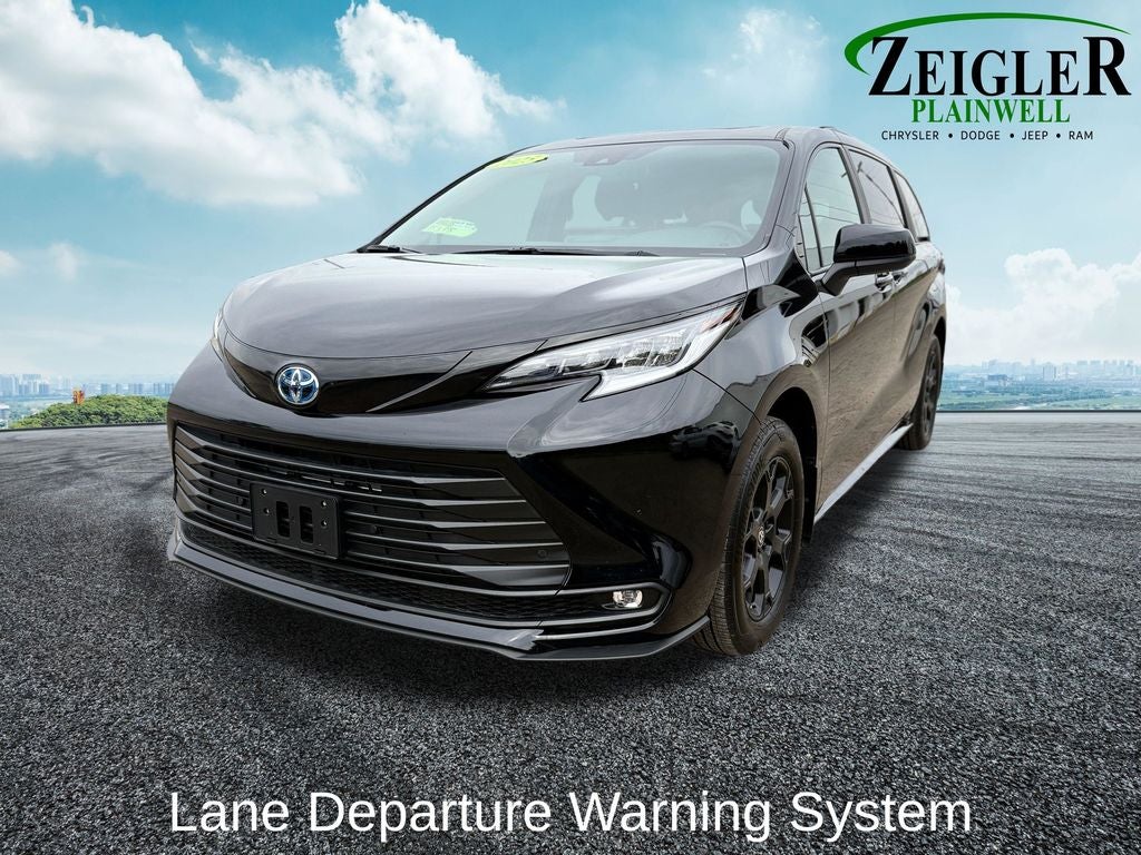 2025 Toyota Sienna Woodland Edition 7 Passenger