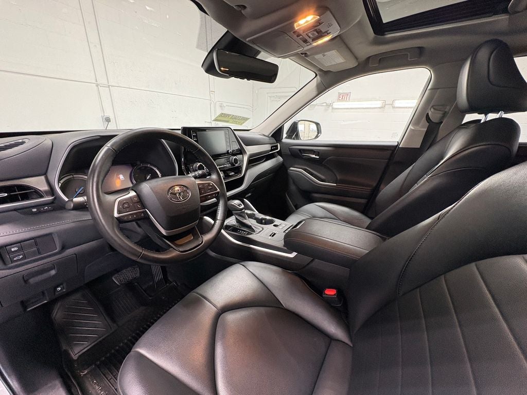2022 Toyota Highlander Hybrid XLE Power moonroof