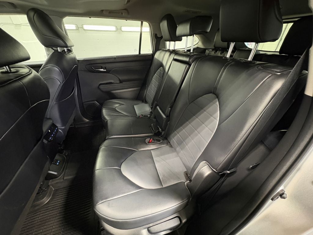 2022 Toyota Highlander Hybrid XLE Power moonroof