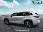 2022 Toyota Highlander Hybrid XLE Power moonroof