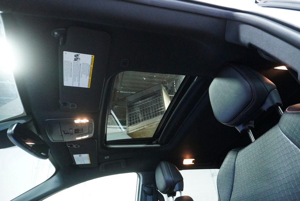 2025 Toyota Sienna XSE Power moonroof & Navigation System