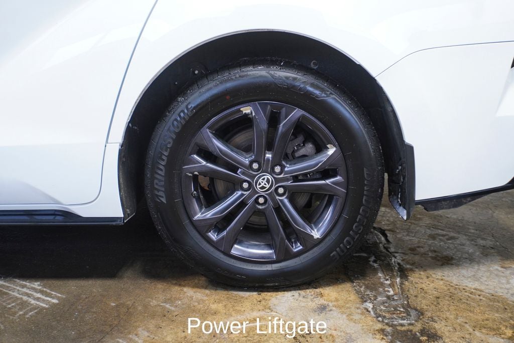 2025 Toyota Sienna XSE Power moonroof & Navigation System