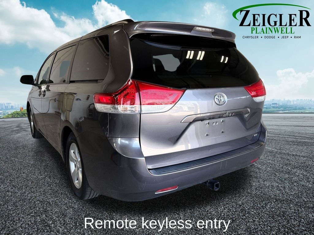 2011 Toyota Sienna LE 8 Passenger