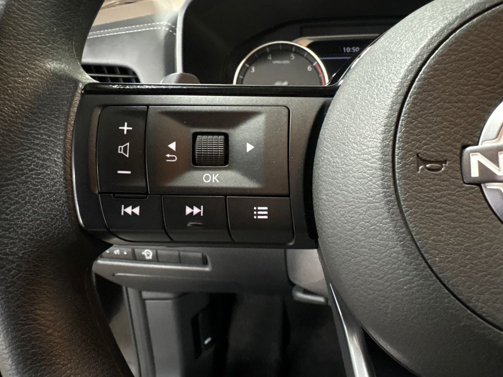 2023 Nissan Rogue SV Apple CarPlay & Android Auto