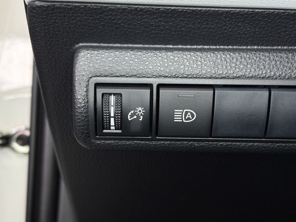 2020 Toyota Corolla SE Radio: Audio AM/FM w/Navigation