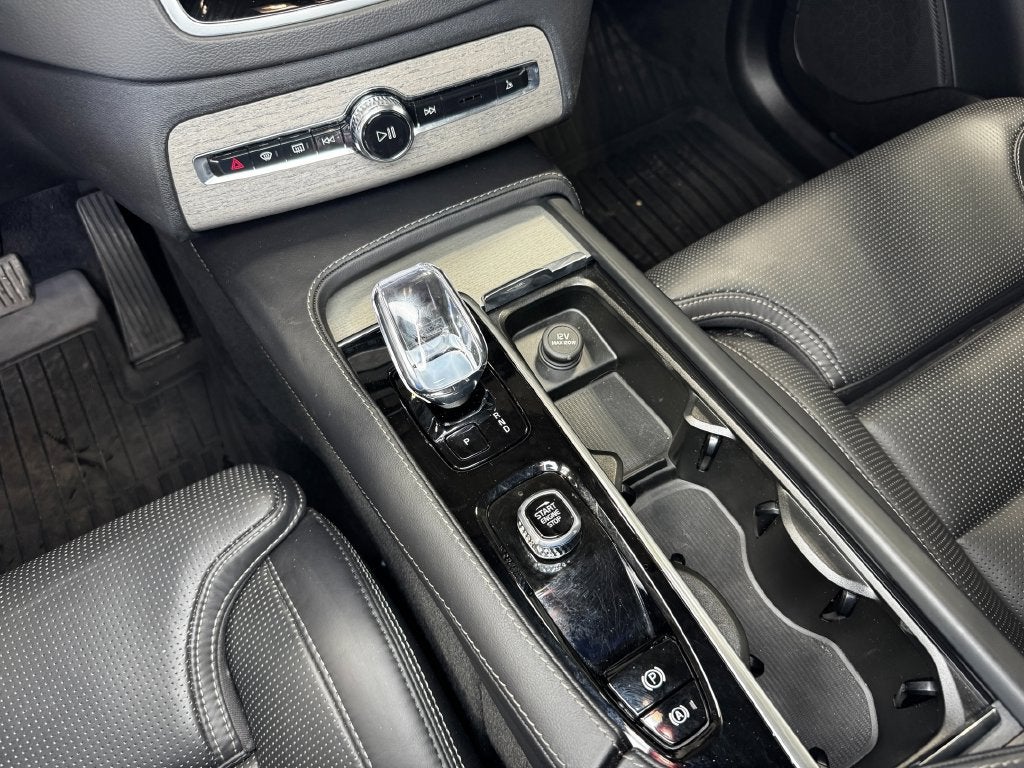 2024 Volvo XC90 Recharge Plug-In Hybrid Ultimate Lounge Package