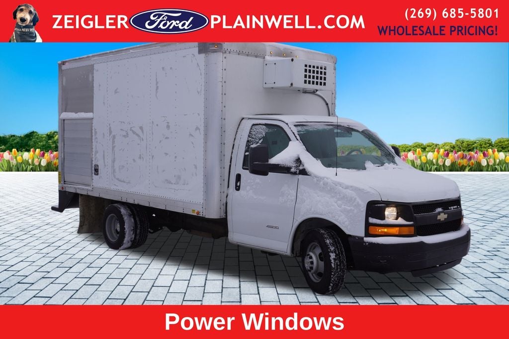2015 Chevrolet Express 4500 Base Cutaway