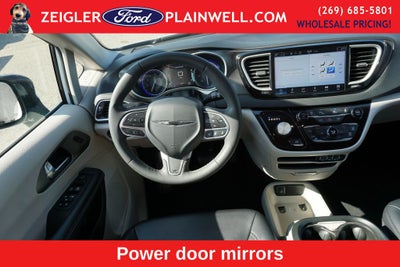 2024 Chrysler Pacifica Touring L Leather Quad Seats Power Doors Rear Camera