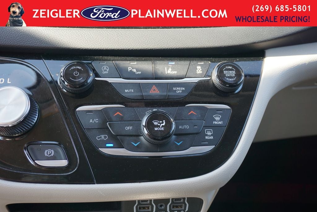 2024 Chrysler Pacifica Touring L Leather Quad Seats Power Doors Rear Camera