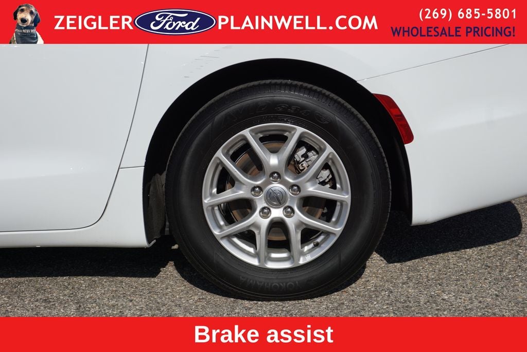 2024 Chrysler Pacifica Touring L Leather Quad Seats Power Doors Rear Camera