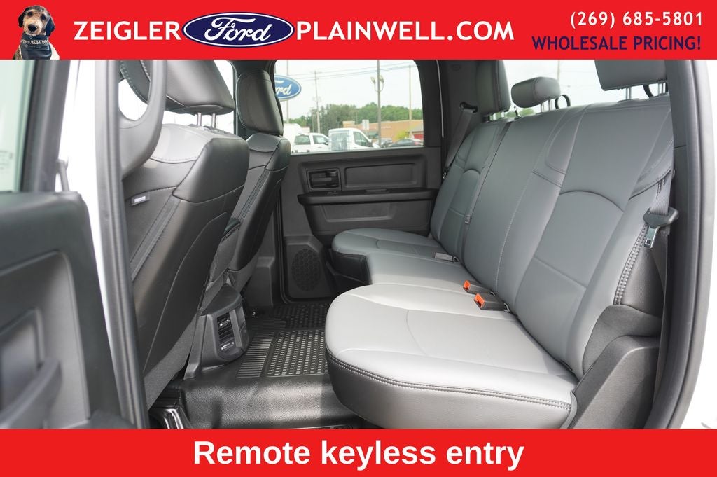 2023 RAM 3500 Tradesman 4x4 CREW CAB LONG BOX 6.4L V8 Navigation HD Vinyl