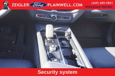 2023 Volvo XC60 Recharge Plug-In Hybrid T8 Plus Dark Theme