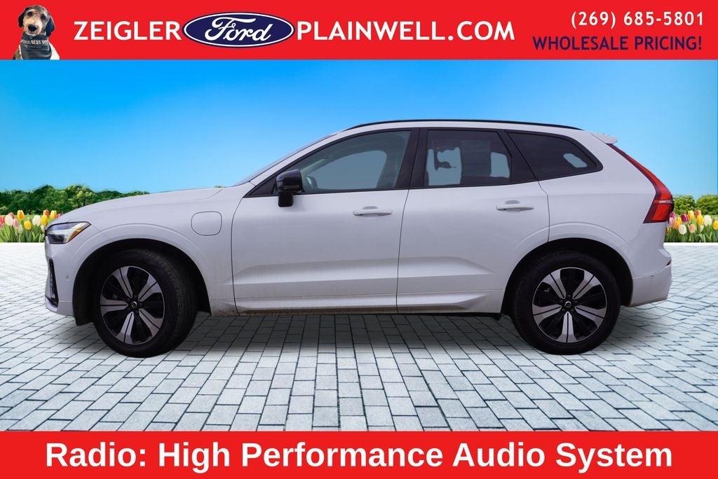 2023 Volvo XC60 Recharge Plug-In Hybrid T8 Plus Dark Theme