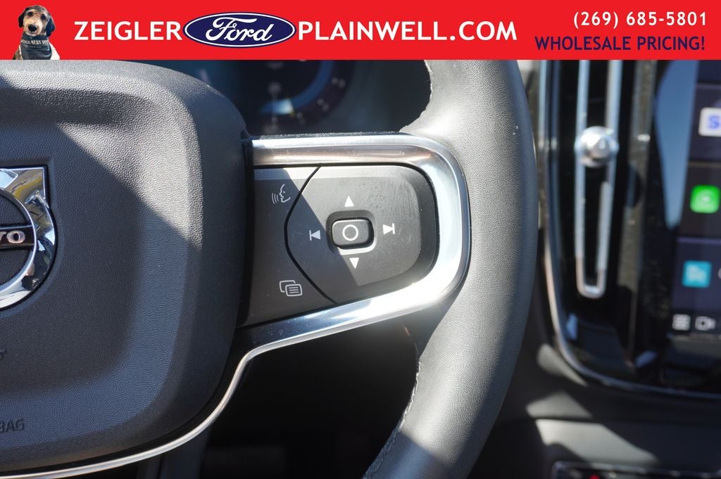 2023 Volvo XC40 B5 Plus Dark Theme AWD HEATED LEATHER POWER MOONROOF NAV