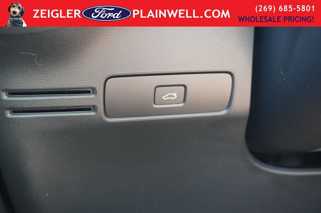 2023 Volvo XC40 B5 Plus Dark Theme AWD HEATED LEATHER POWER MOONROOF NAV