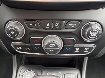 2022 Jeep Cherokee Latitude Lux * Certified Pre-Owned *