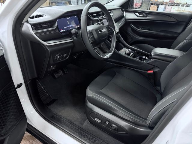 2023 Jeep Grand Cherokee Laredo 4x4