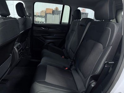 2023 Jeep Grand Cherokee Laredo 4x4