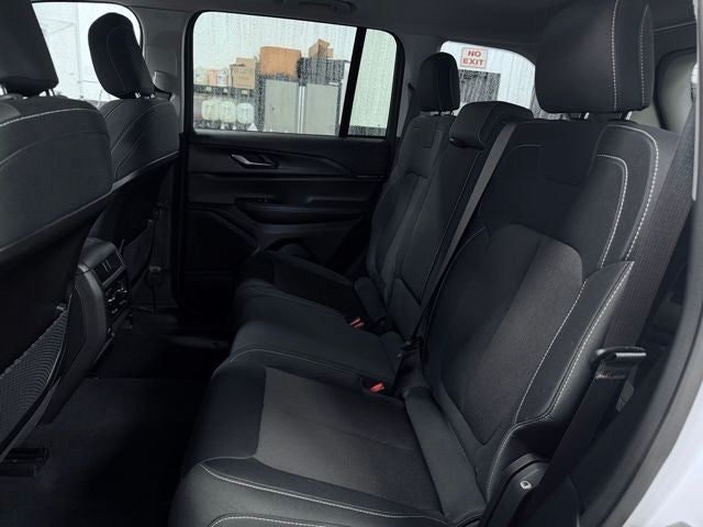 2023 Jeep Grand Cherokee Laredo 4x4