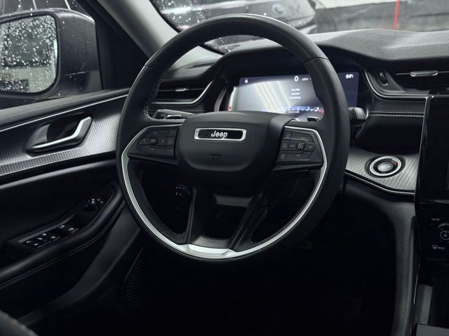 2023 Jeep Grand Cherokee Laredo 4x4