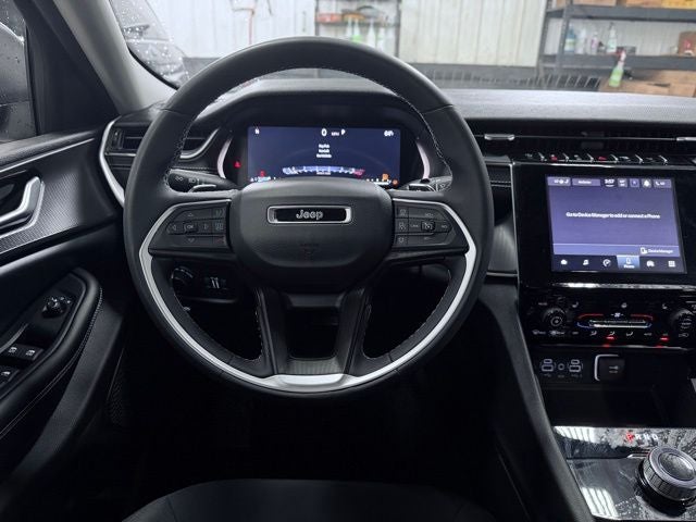 2023 Jeep Grand Cherokee Laredo 4x4
