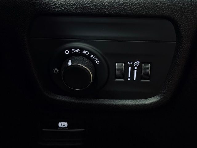 2023 Jeep Grand Cherokee Laredo 4x4