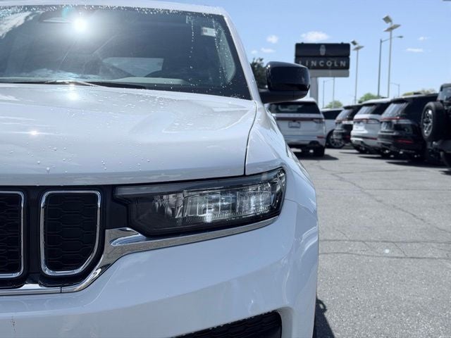 2023 Jeep Grand Cherokee Laredo 4x4