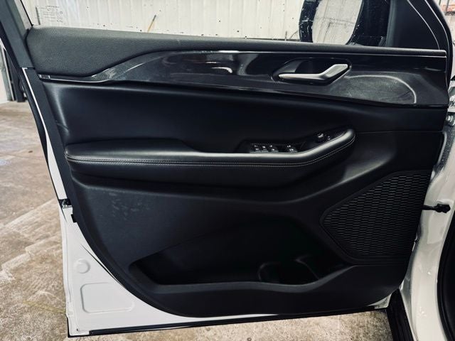 2023 Jeep Grand Cherokee Altitude 4x4