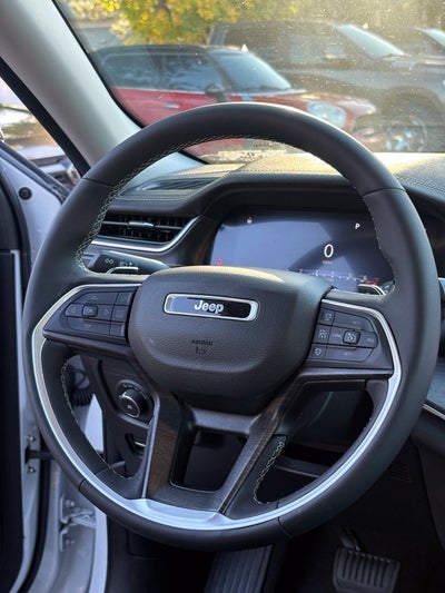 2023 Jeep Grand Cherokee Limited * Certified Pre-Owned *