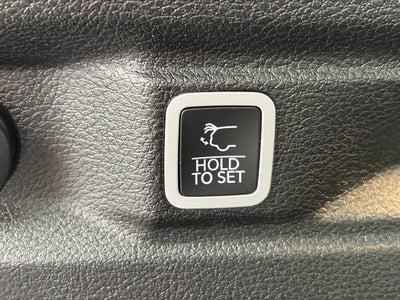 2023 Jeep Grand Cherokee L Limited * Certified Pre-Owned *