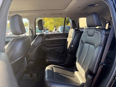 2023 Jeep Grand Cherokee L Limited * Certified Pre-Owned *