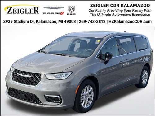 2025 Chrysler Pacifica Select