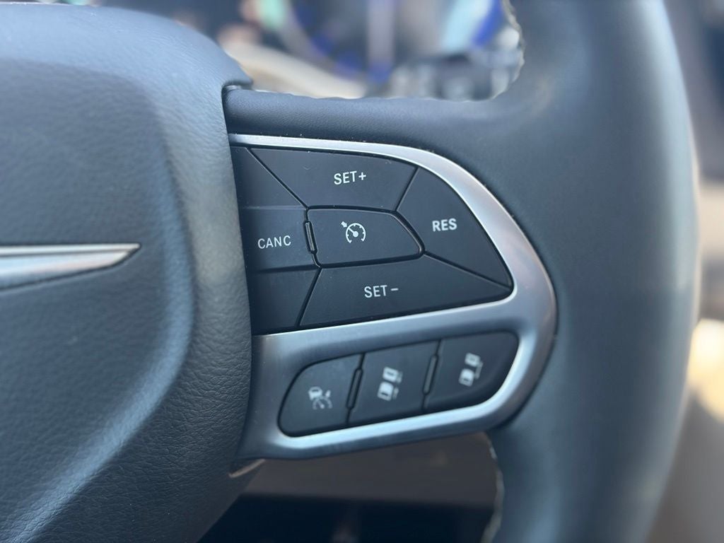 2024 Chrysler Pacifica Touring L * Certified Pre-Owned *