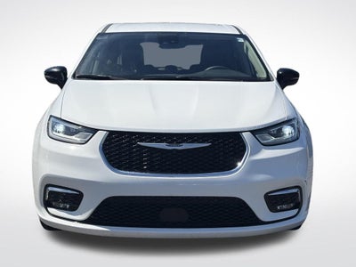 2024 Chrysler Pacifica Touring L * Certified Pre-Owned *