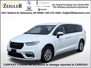 2025 Chrysler Pacifica Select