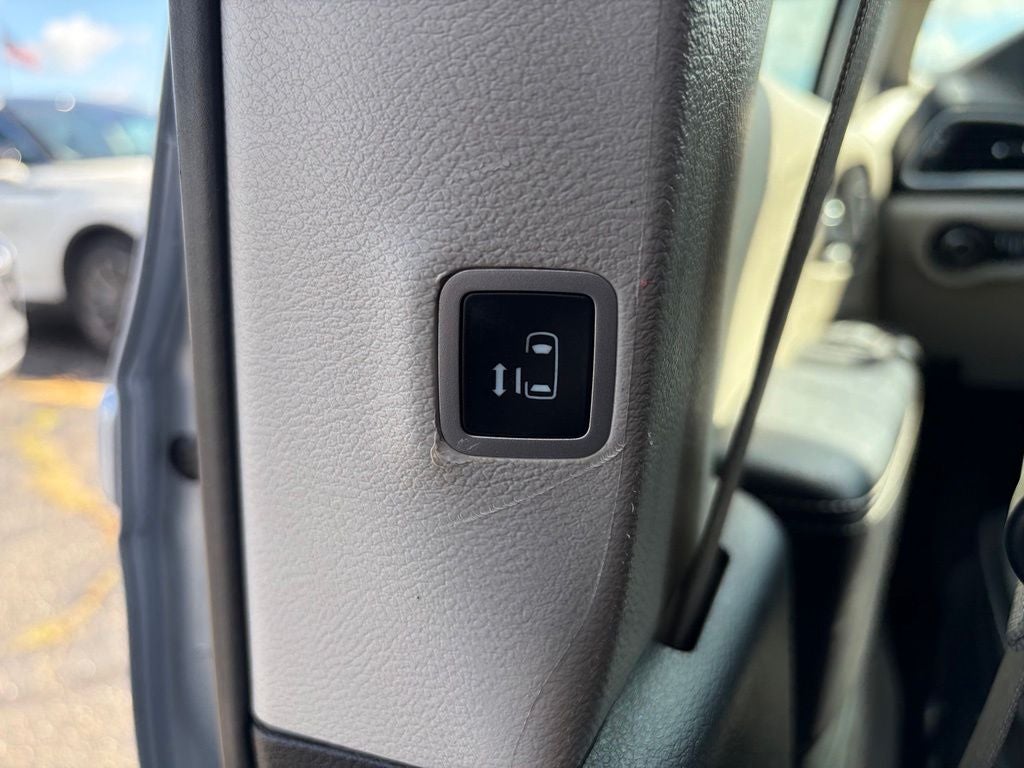 2023 Chrysler Pacifica Touring L * Certified Pre-Owned *