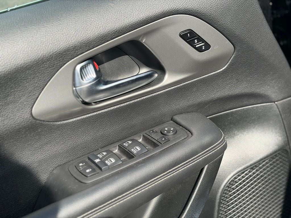 2025 Chrysler Pacifica Select * Certified Pre-Owned *